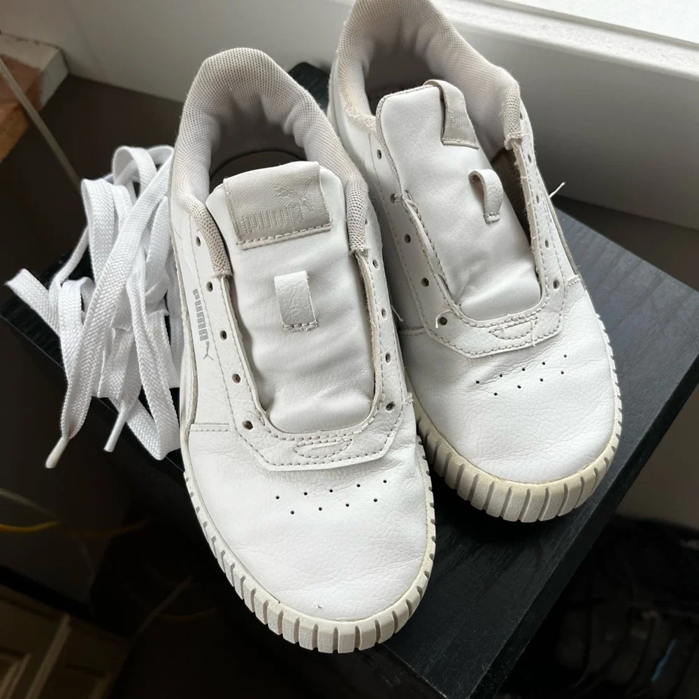 Size 2 (US) kids Puma sneakers, white. Worn twice. - Picture 4 of 7